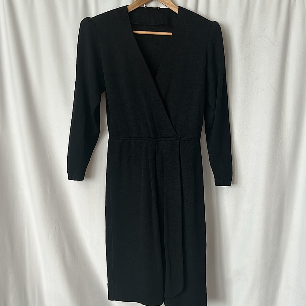 St. John Elegant Sexy Black Long Sleeve Dress **Size 8**🔥🔥